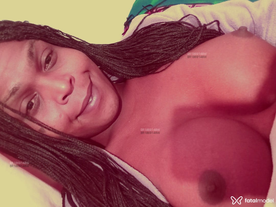 Acompanhante mulher trans morena (o) de olhos castanhos em Itajaí - Julia
