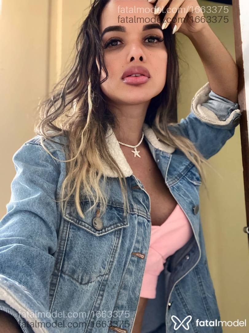 Acompanhante mulher trans loira (o) de olhos castanhos em Goiânia Acompanhante mulher trans loira (o) de olhos castanhos em Goiânia - Beatriz