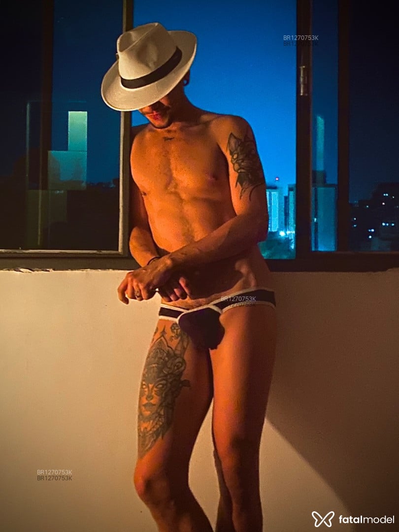 Acompanhante homem morena (o) de olhos castanhos em Contagem - Ric