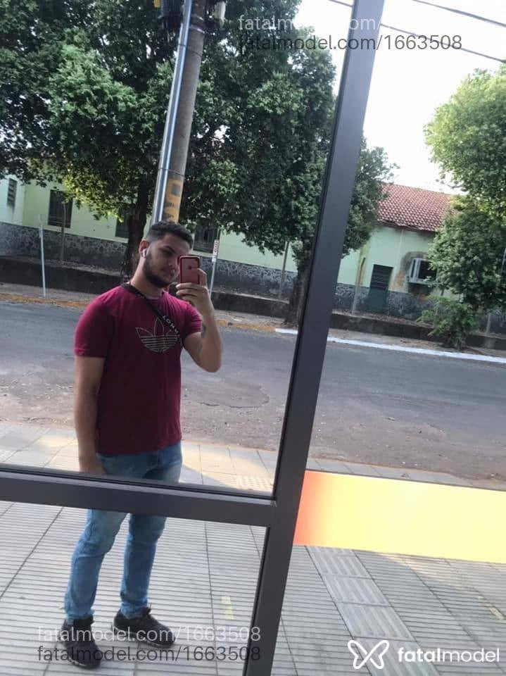 Acompanhante homem com cabelo castanho de olhos castanhos em Barra do Garças - Alexandre Theodoro