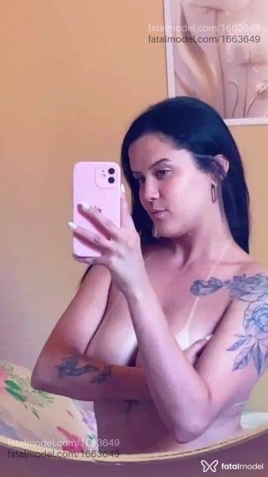 Acompanhante mulher morena (o) de olhos mel - Bárbara