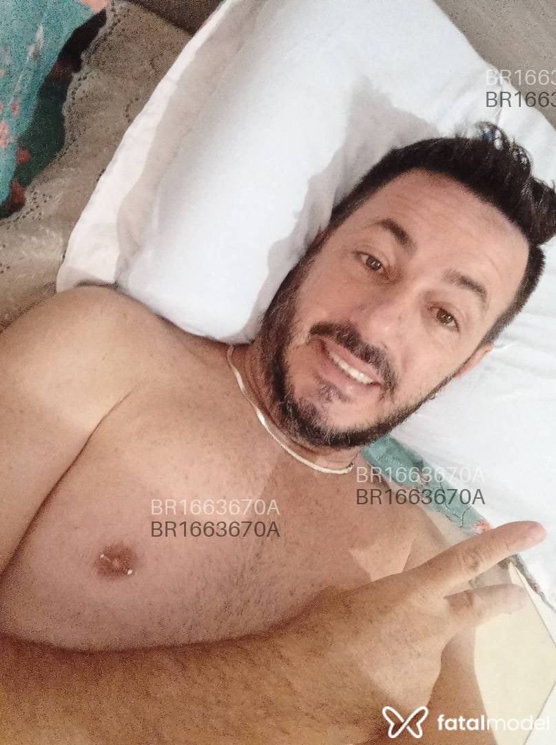 Acompanhante homem com cabelo castanho de olhos castanhos em Joinville - DomHorus
