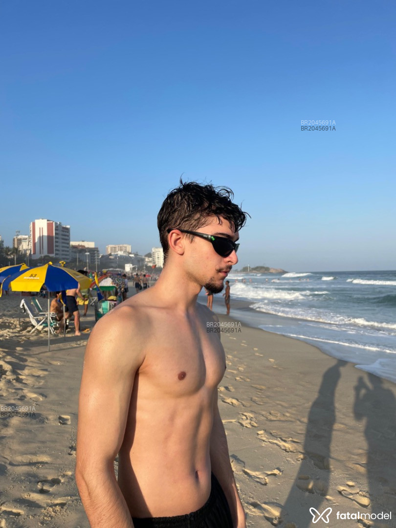 Acompanhante homem com cabelo castanho de olhos castanhos em Virtual Acompanhante homem com cabelo castanho de olhos castanhos em Virtual - Matheus