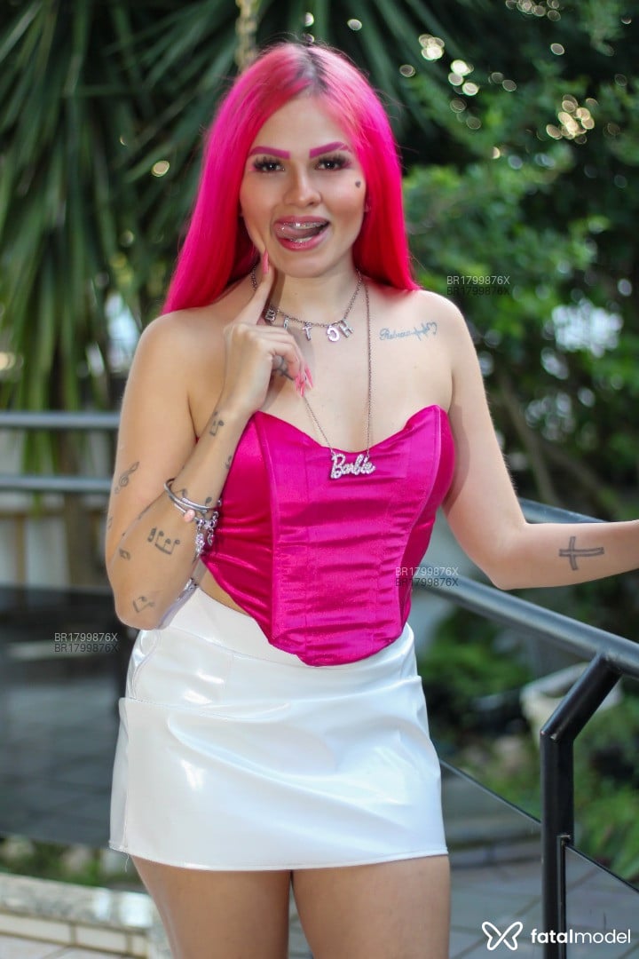 Acompanhante mulher com cabelo colorido de olhos castanhos em Florianópolis - Chrixh Rosa