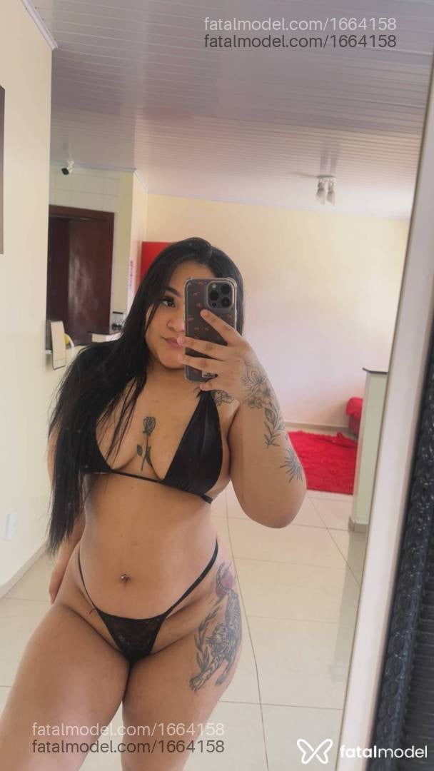 Acompanhante mulher morena (o) de olhos pretos - Lua bella