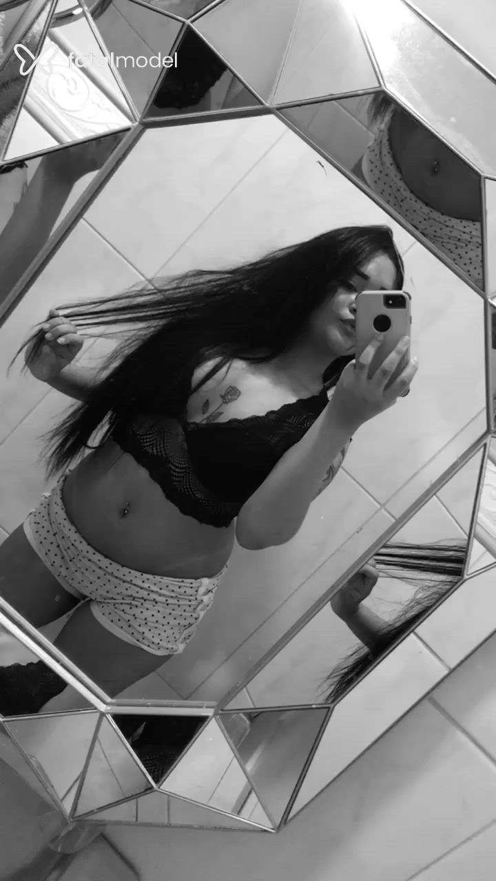 Acompanhante mulher morena (o) de olhos pretos - Lua bella