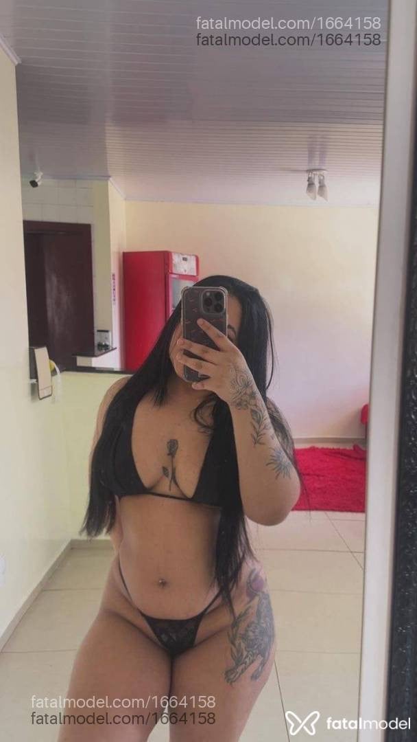 Acompanhante mulher morena (o) de olhos pretos - Lua bella
