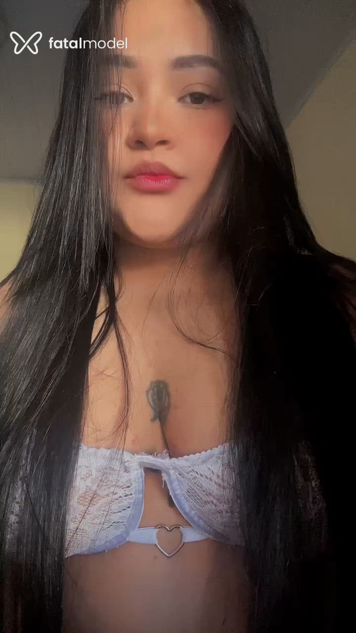 Acompanhante mulher morena (o) de olhos pretos - Lua bella