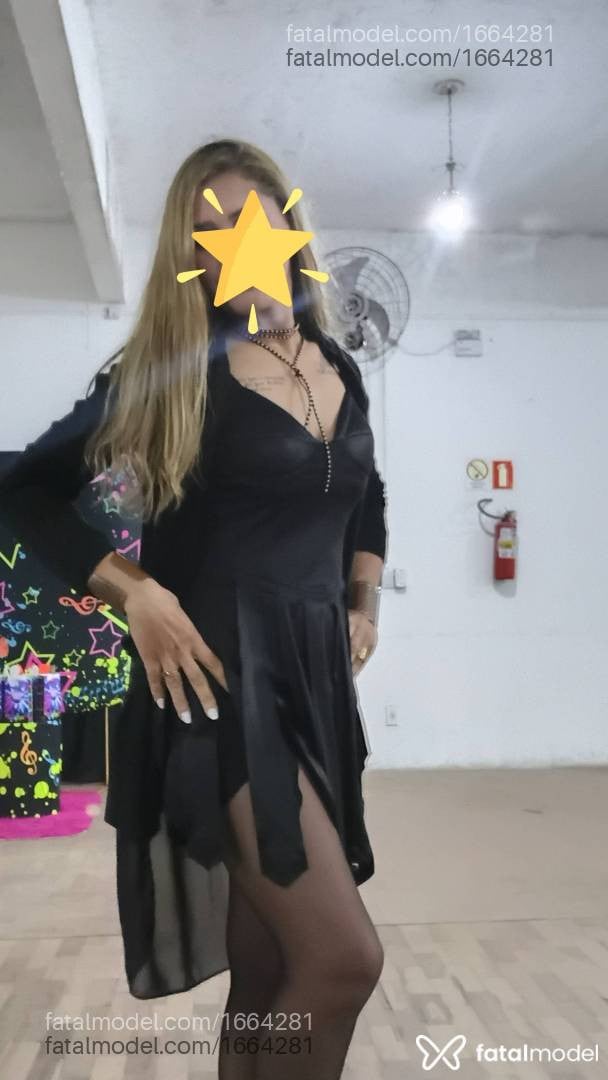 Acompanhante mulher com cabelo colorido de olhos castanhos - Alana