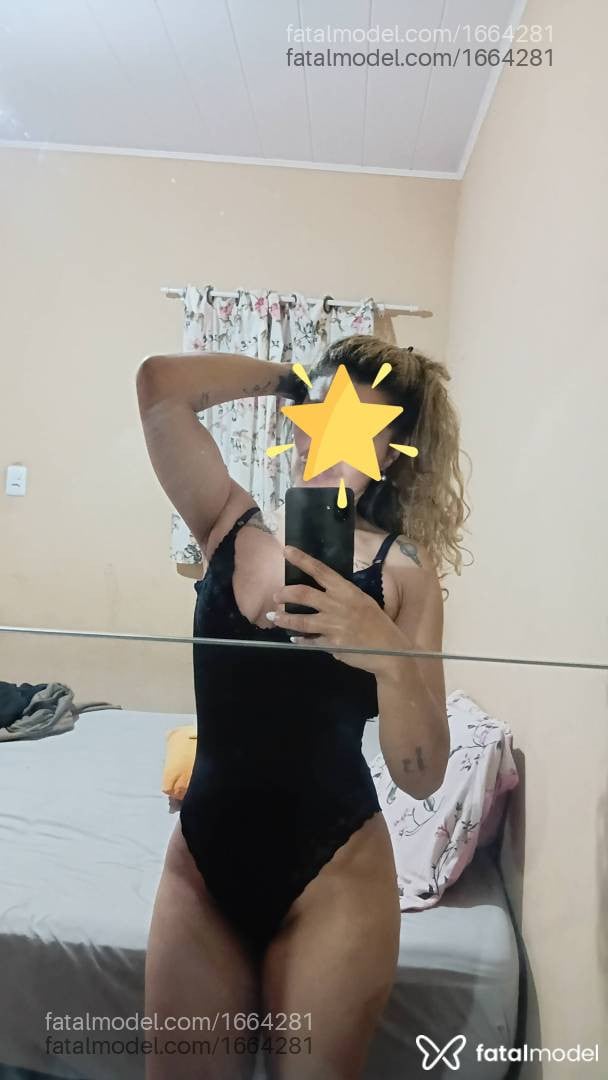 Acompanhante mulher com cabelo colorido de olhos castanhos - Alana