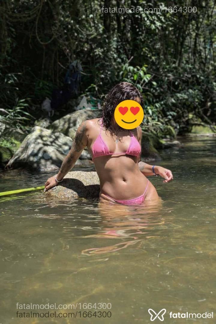 Acompanhante mulher com cabelo castanho de olhos castanhos em Macaé - Mel