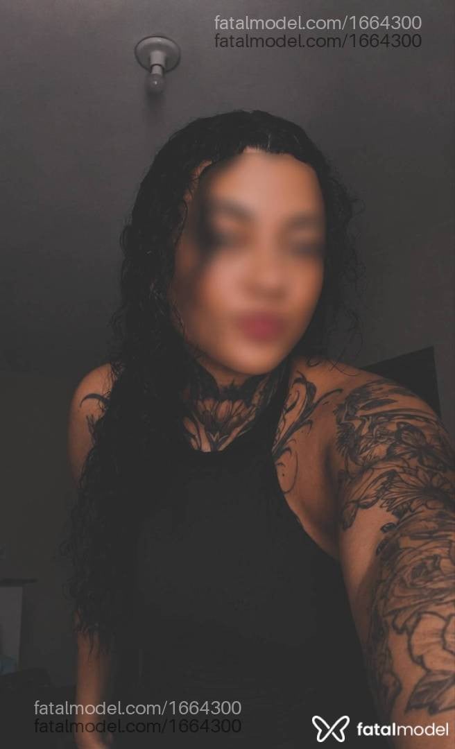 Acompanhante mulher com cabelo castanho de olhos castanhos - Mel