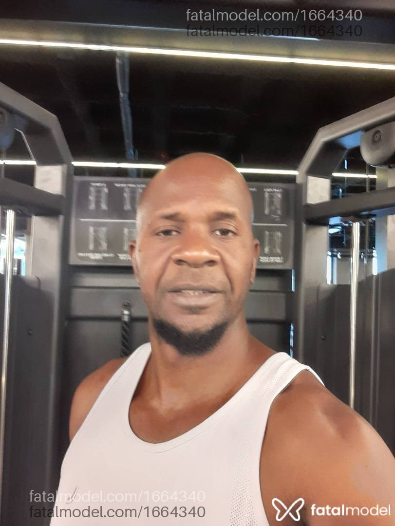 Acompanhante homem com cabelo castanho de olhos pretos em São Paulo - Rubao
