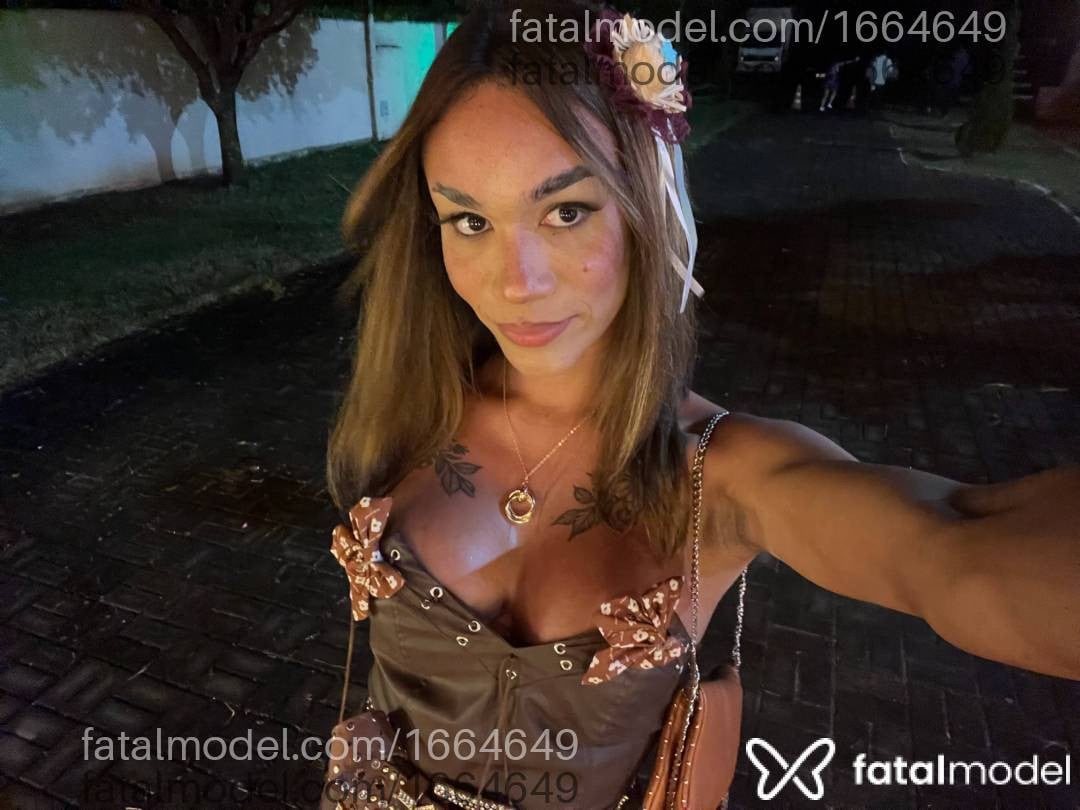 Acompanhante mulher trans loira (o) de olhos castanhos - LIANDRA PEIXES Acompanhante mulher trans loira (o) de olhos castanhos - LIANDRA PEIXES