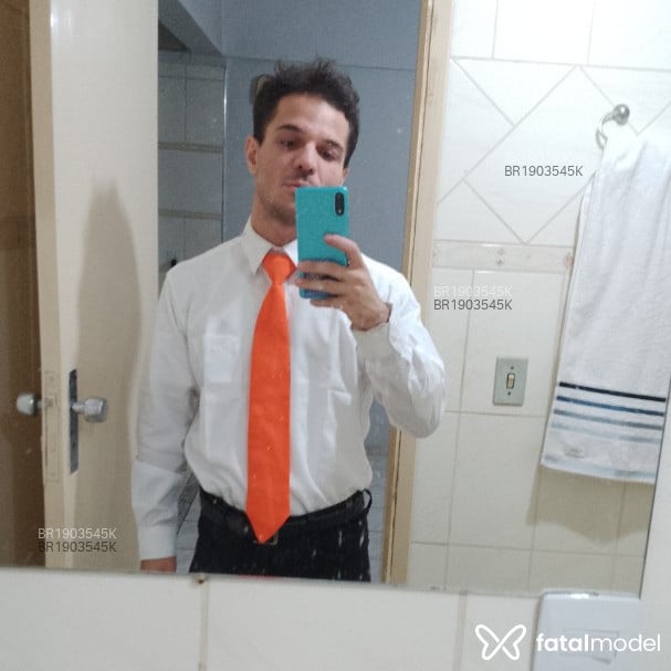Acompanhante homem com cabelo castanho de olhos castanhos em Virtual Acompanhante homem com cabelo castanho de olhos castanhos em Virtual - Lucas