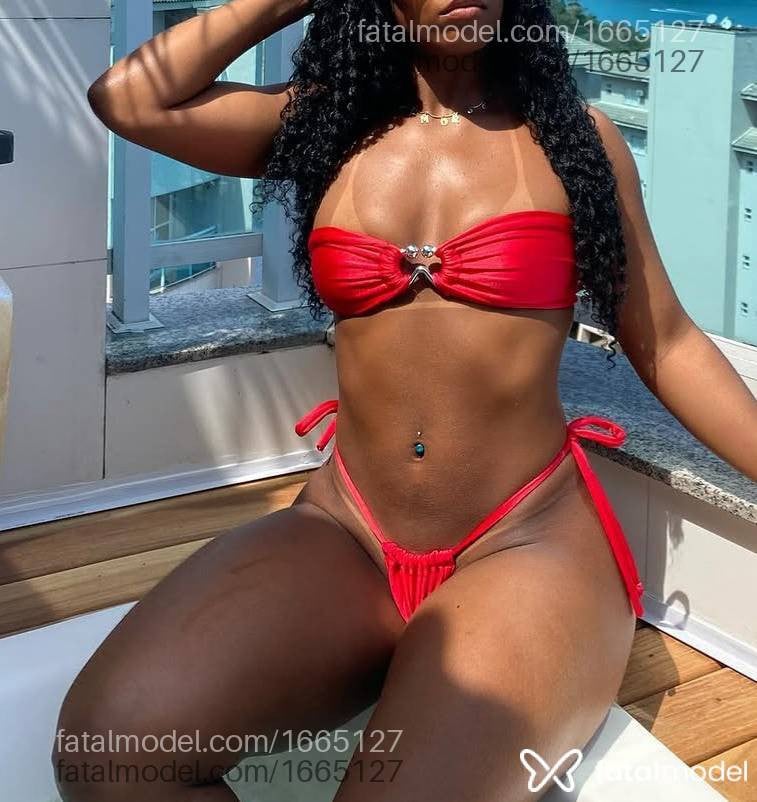 Acompanhante mulher com cabelo castanho de olhos castanhos - Mia