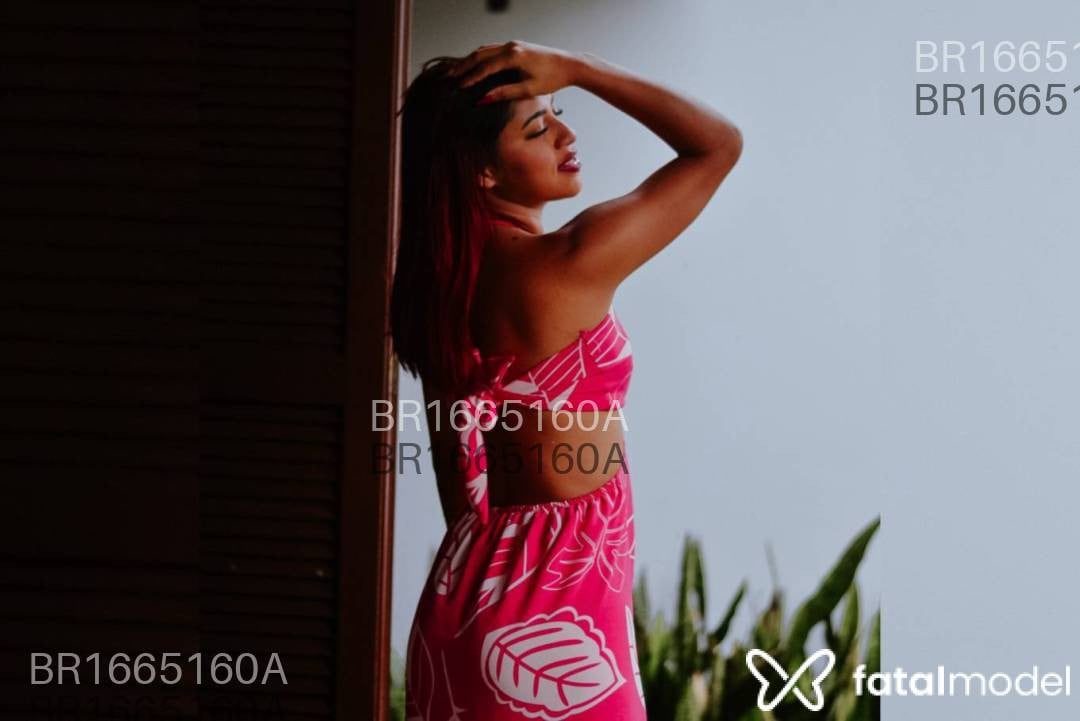 Acompanhante mulher com cabelo colorido de olhos castanhos - Eduarda Benayon Acompanhante mulher com cabelo colorido de olhos castanhos - Eduarda Benayon