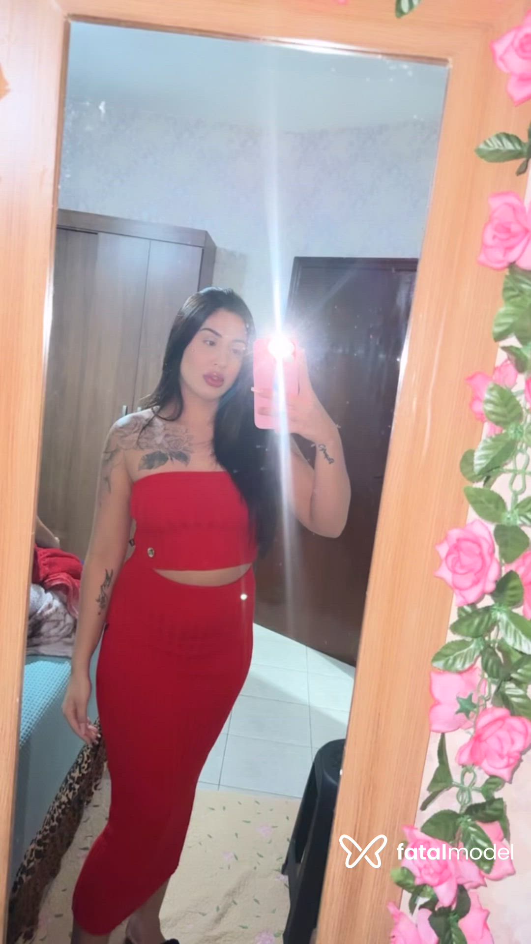 Acompanhante mulher morena (o) de olhos castanhos - Júlia Acompanhante mulher morena (o) de olhos castanhos - Júlia