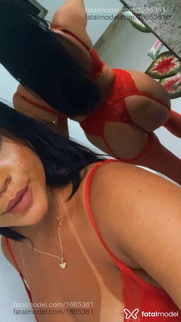 Acompanhante mulher morena (o) de olhos castanhos - Júlia gomes