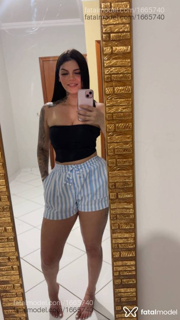 Acompanhante mulher com cabelo castanho de olhos pretos - Helenna