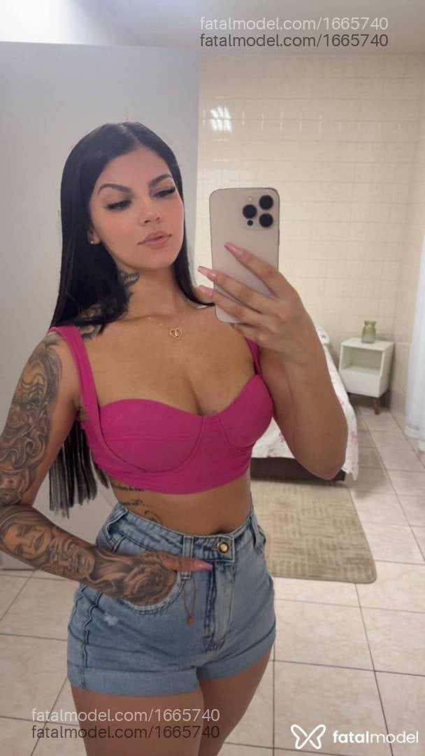 Acompanhante mulher com cabelo castanho de olhos pretos - Helenna