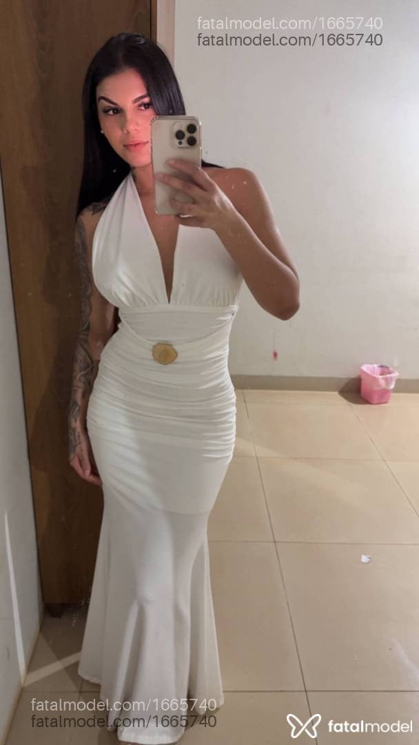 Acompanhante mulher com cabelo castanho de olhos pretos - Helenna