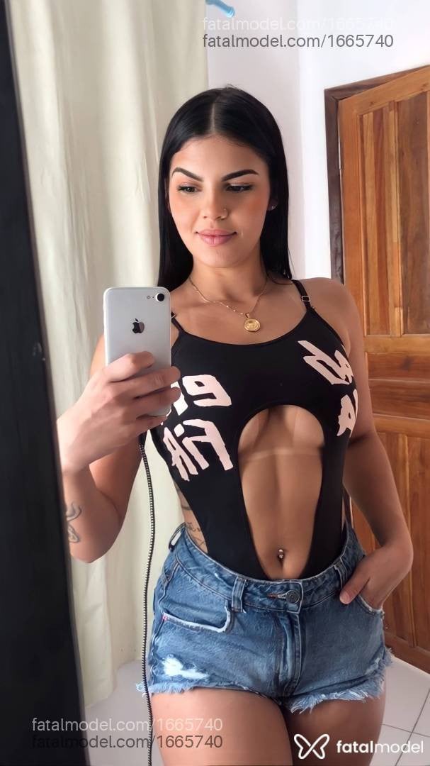 Acompanhante mulher com cabelo castanho de olhos pretos em Sorocaba - Helena Martinelli