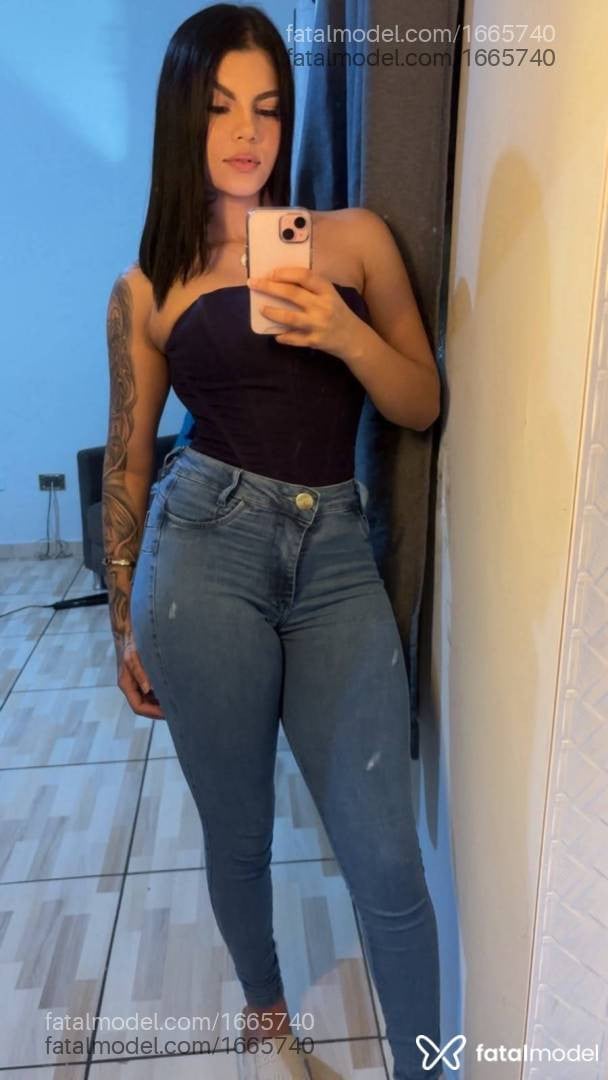 Acompanhante mulher com cabelo castanho de olhos pretos - Helenna