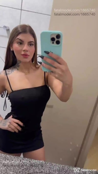 Acompanhante mulher com cabelo castanho de olhos pretos - Helenna Acompanhante mulher com cabelo castanho de olhos pretos - Helenna