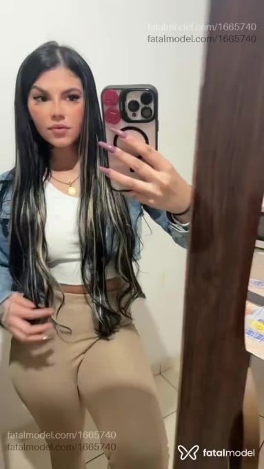 Acompanhante mulher com cabelo castanho de olhos pretos em Sorocaba - Helena Martinelli