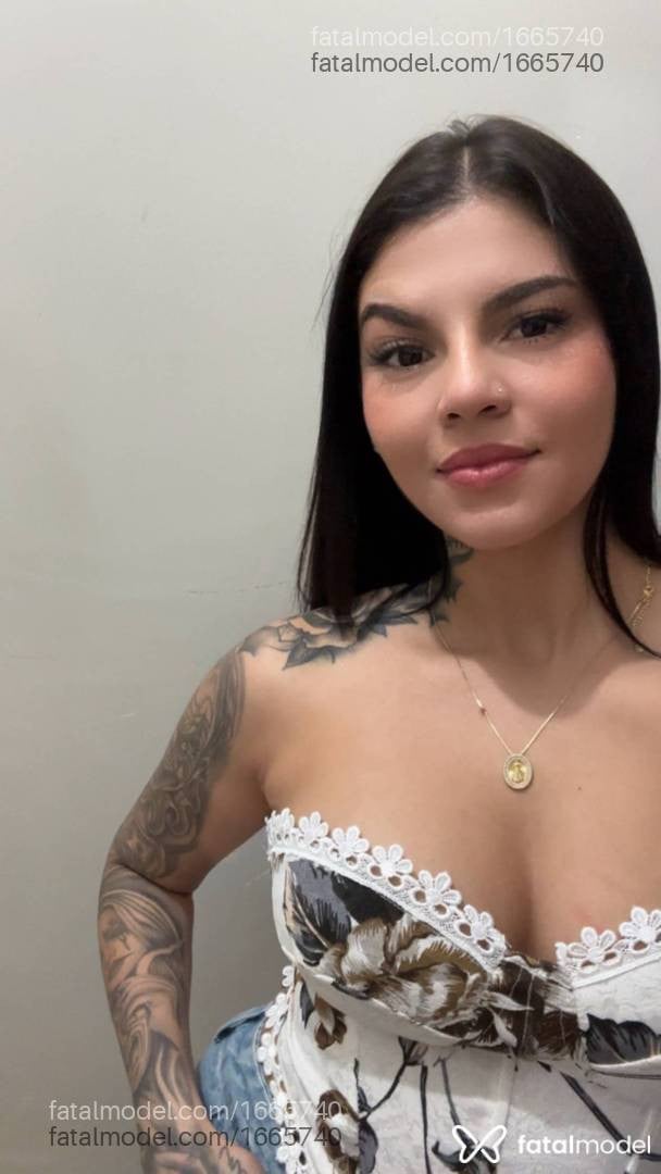 Acompanhante mulher com cabelo castanho de olhos pretos - Helenna
