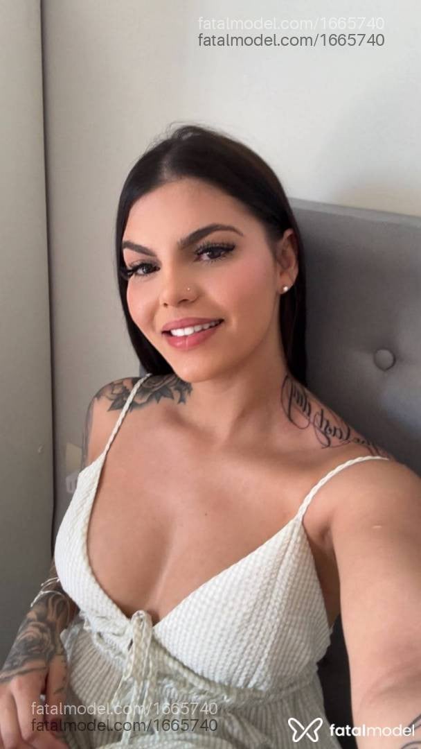 Acompanhante mulher com cabelo castanho de olhos pretos - Helenna