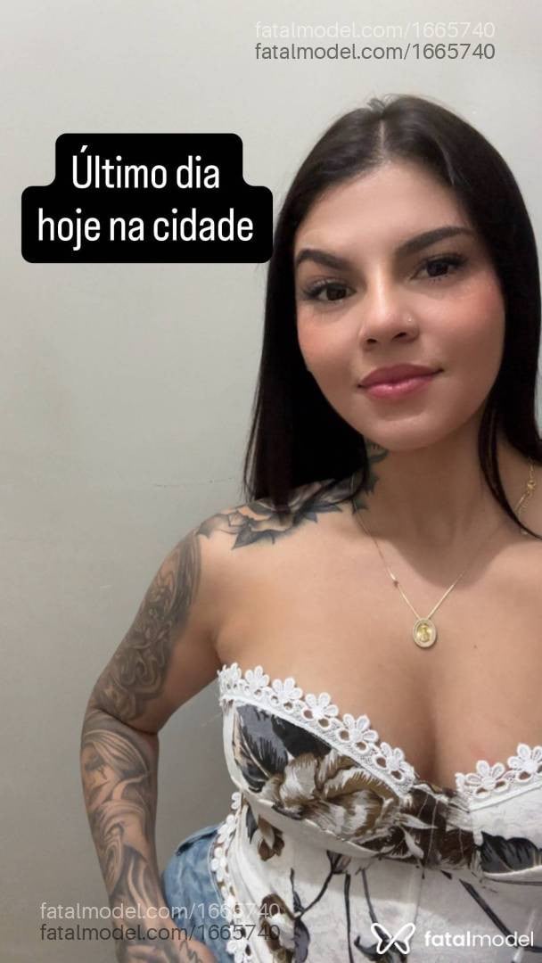 Acompanhante mulher com cabelo castanho de olhos pretos - Helenna