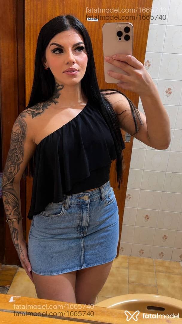 Acompanhante mulher com cabelo castanho de olhos pretos - Helenna