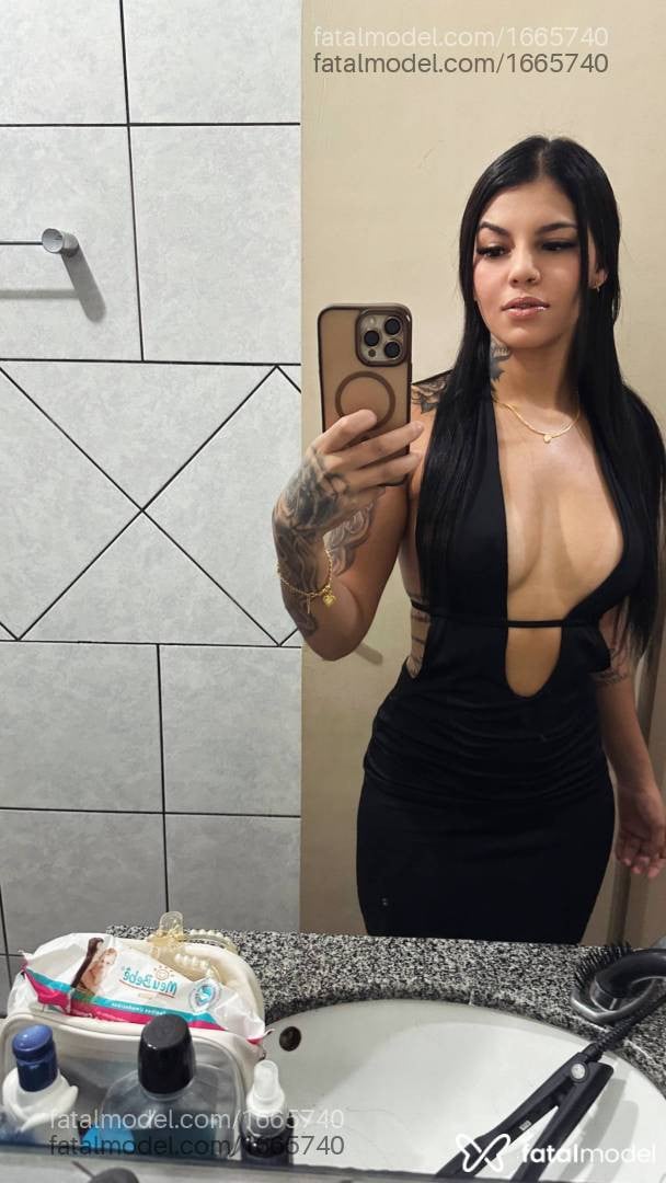 Acompanhante mulher com cabelo castanho de olhos pretos - Helenna