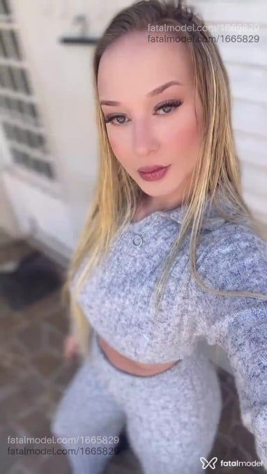 Acompanhante mulher loira (o) de olhos verdes - Leticia