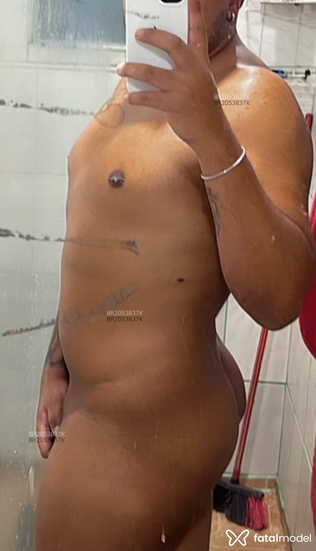 Acompanhante homem com cabelo castanho de olhos castanhos em São Paulo - Theo Garcia
