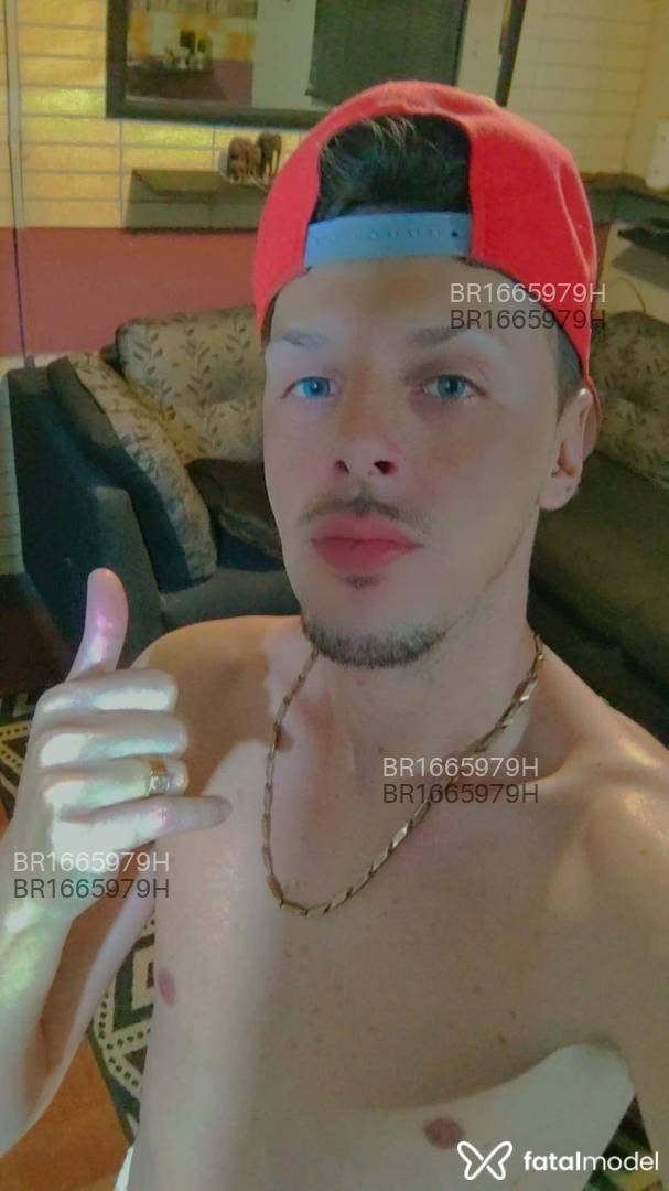 Acompanhante homem loira (o) de olhos azuis em Porto Alegre - Loirinho
