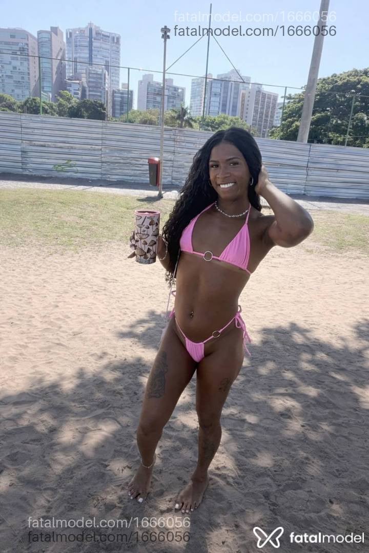 Acompanhante mulher trans morena (o) de olhos mel - Evellyn Bastos