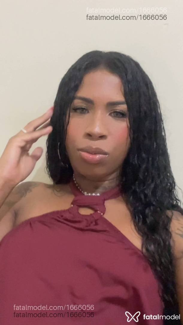 Acompanhante mulher trans morena (o) de olhos mel - Evellyn Bastos
