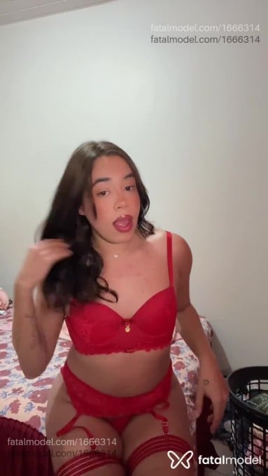 Acompanhante travesti morena (o) de olhos castanhos - Livia Zanatta