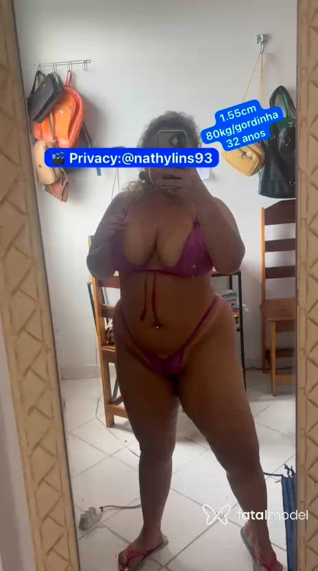 Acompanhante mulher loira (o) de olhos castanhos - Natthy Lins