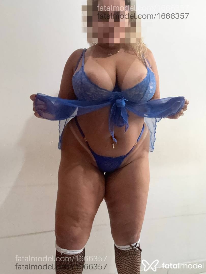 Acompanhante mulher loira (o) de olhos castanhos - Natthy Lins