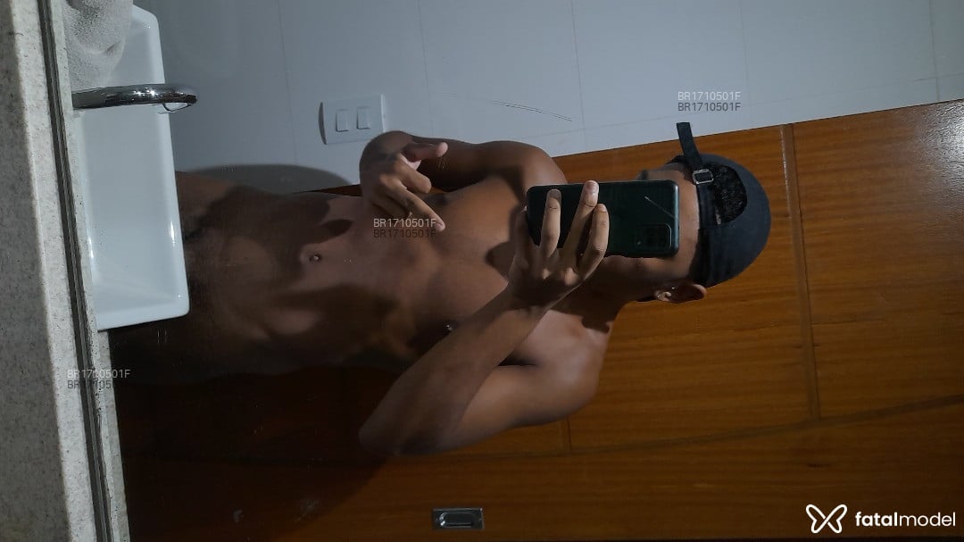 Acompanhante homem loira (o) de olhos castanhos - mateus