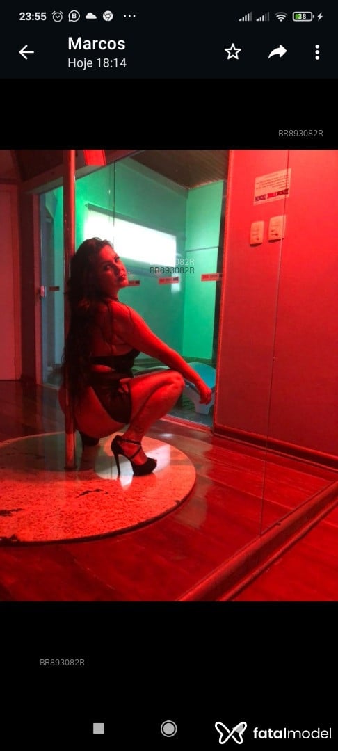 Acompanhante mulher com cabelo castanho de olhos mel - Juliana Acompanhante mulher com cabelo castanho de olhos mel - Juliana