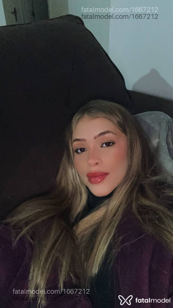 Acompanhante mulher loira (o) de olhos castanhos - INGRID