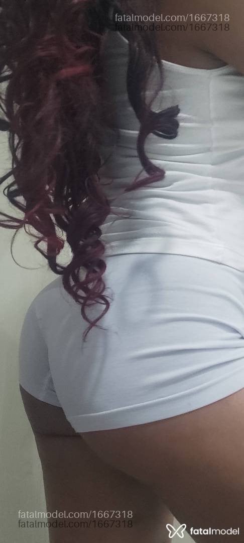 Acompanhante mulher com cabelo colorido de olhos pretos em Virtual - Briana