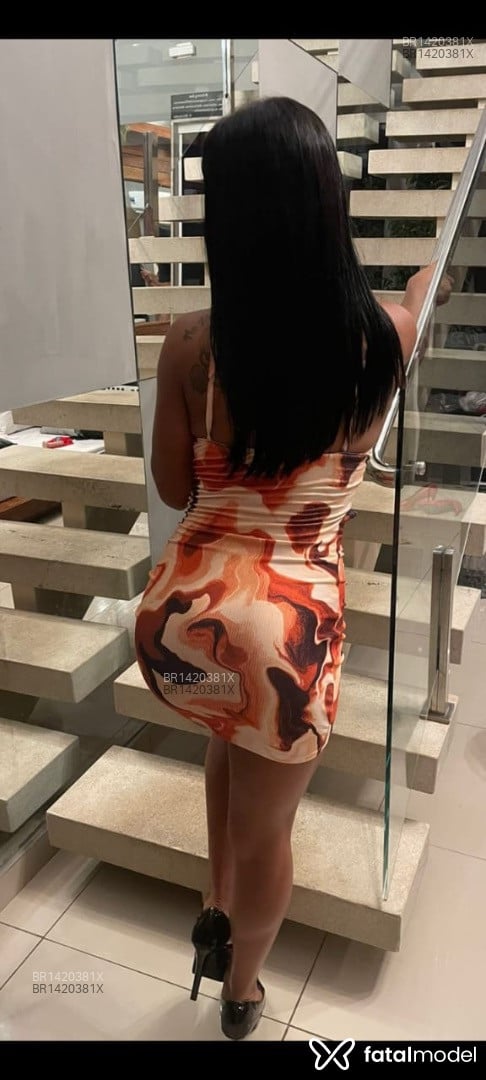 Acompanhante mulher com cabelo castanho de olhos castanhos - Jadezinha Santos Acompanhante mulher com cabelo castanho de olhos castanhos - Jadezinha Santos