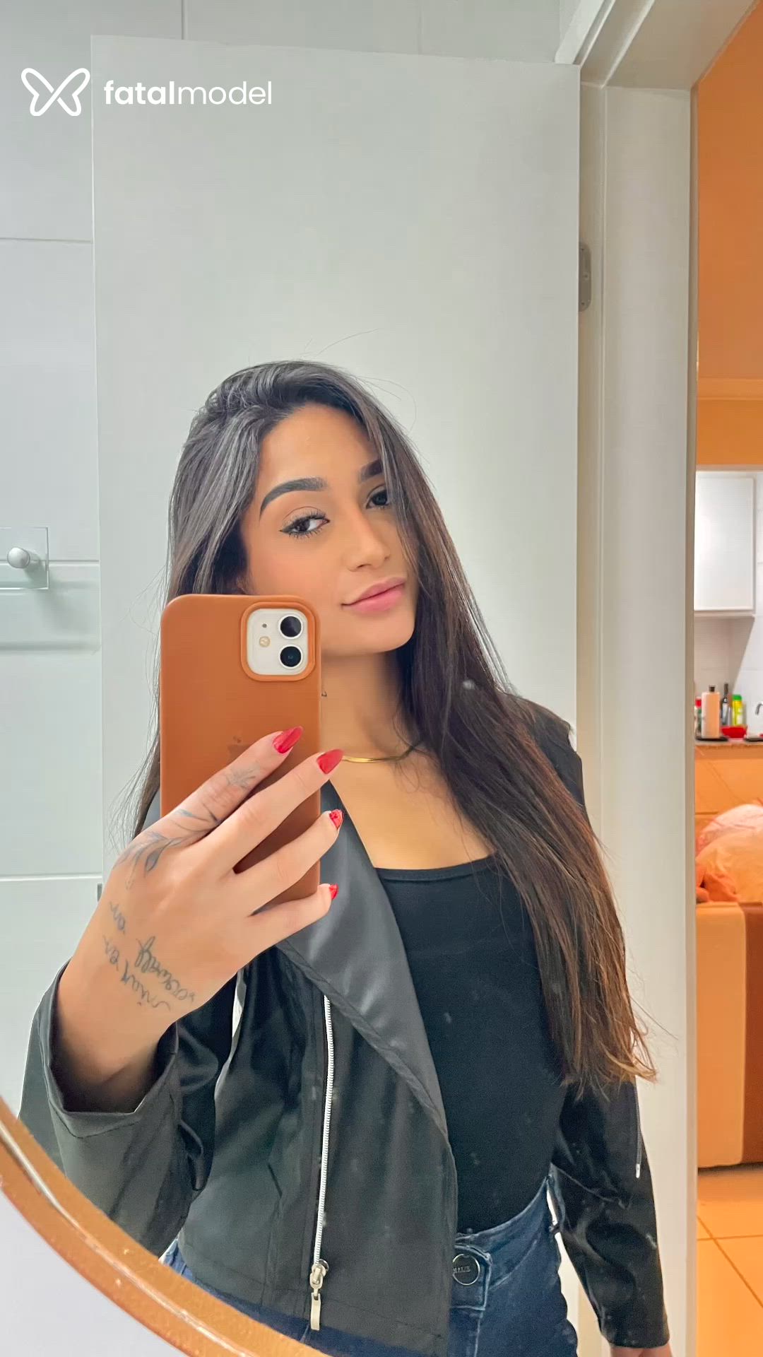 Acompanhante mulher com cabelo castanho de olhos castanhos - Mirela