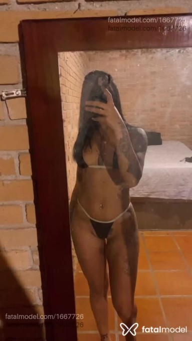 Acompanhante mulher morena (o) de olhos mel - Luna Acompanhante mulher morena (o) de olhos mel - Luna